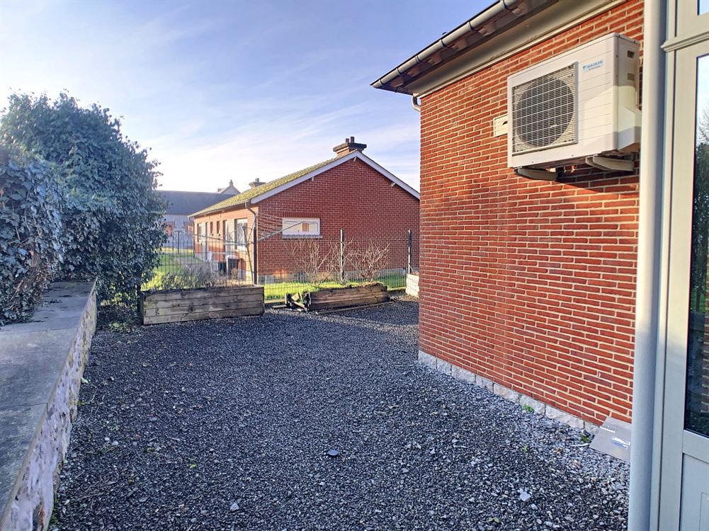 MAISON AVEC SURFACE COMMERCIALE 4 CHAMBRES ET 3 BU