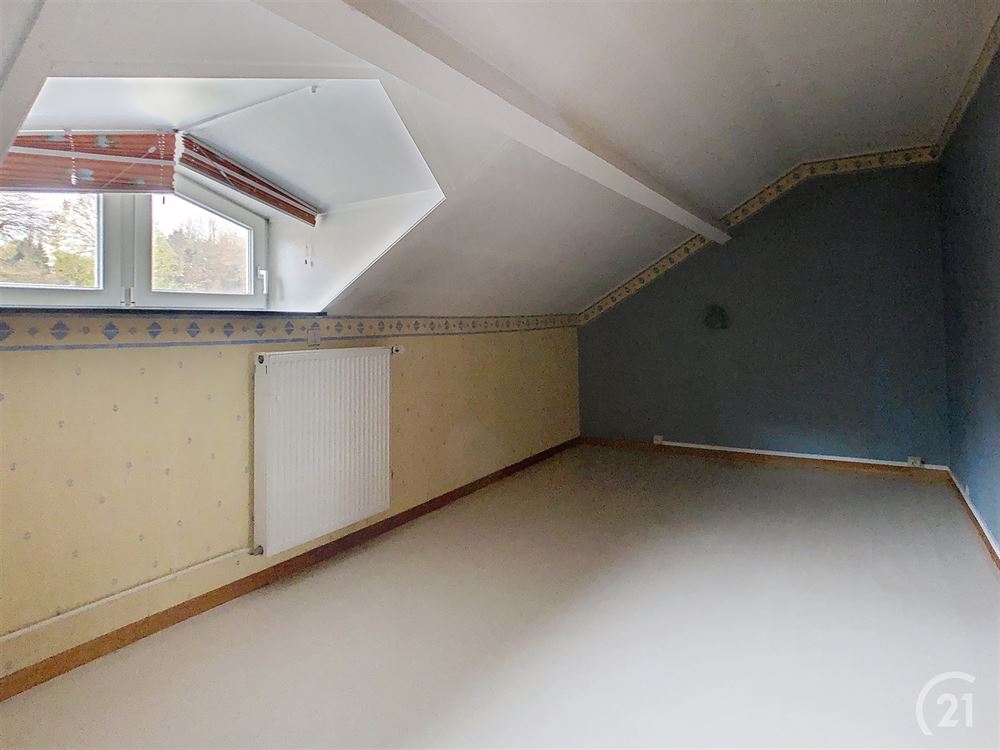 MAISON AVEC SURFACE COMMERCIALE 4 CHAMBRES ET 3 BU