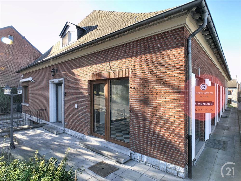 MAISON AVEC SURFACE COMMERCIALE 4 CHAMBRES ET 3 BU