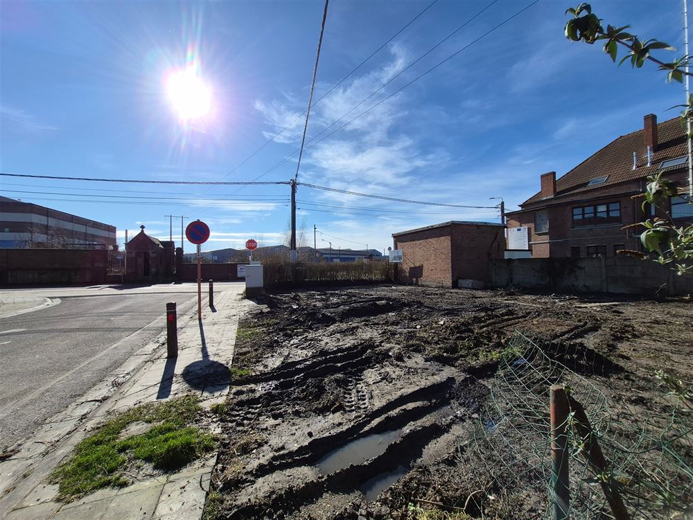 TERRAIN POUR PARKING