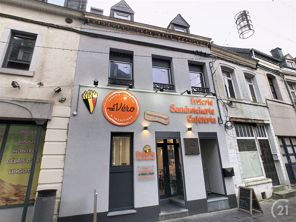 COMMERCE RENOVE AVEC 2 APPARTEMENTS EN GROS OEUVRES