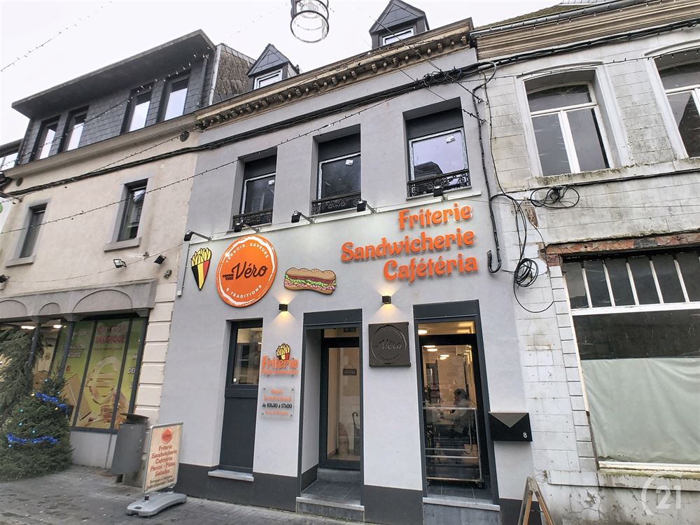 COMMERCE RENOVE AVEC 2 APPARTEMENTS EN GROS OEUVRES