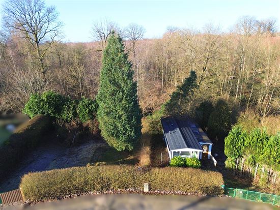 JOLI BUNGALOW SITUÉ À L'ORÉE DU BOIS SUR +- 7 ARES