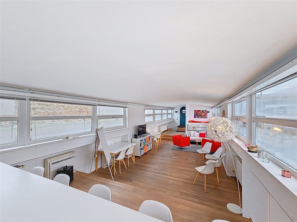 MAGNIFIQUE PENICHE NAVIGABLE AVEC 2 LOGEMENTS DISTINCTS