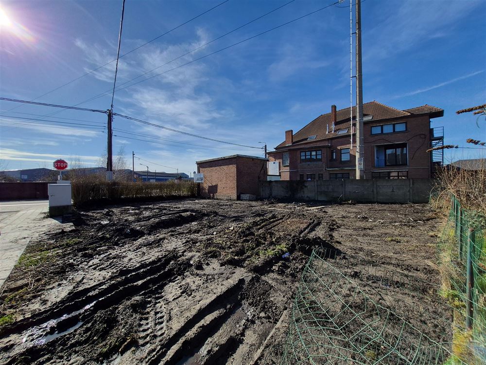 TERRAIN POUR PARKING