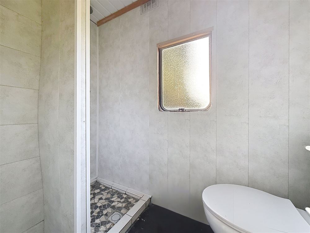 JOLI BUNGALOW SITUÉ À L'ORÉE DU BOIS SUR +- 7 ARES