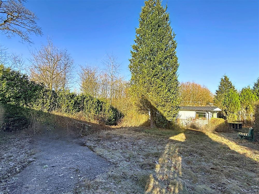 JOLI BUNGALOW SITUÉ À L'ORÉE DU BOIS SUR +- 7 ARES