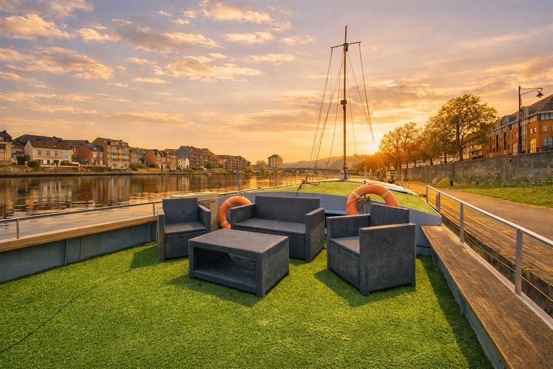 MAGNIFIQUE PENICHE NAVIGABLE AVEC 2 LOGEMENTS DISTINCTS