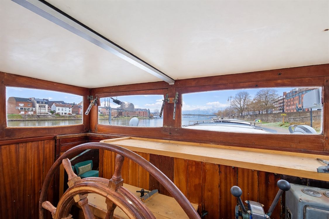 MAGNIFIQUE PENICHE NAVIGABLE AVEC 2 LOGEMENTS DISTINCTS