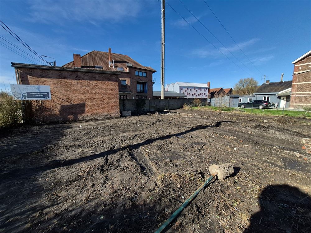 TERRAIN POUR PARKING