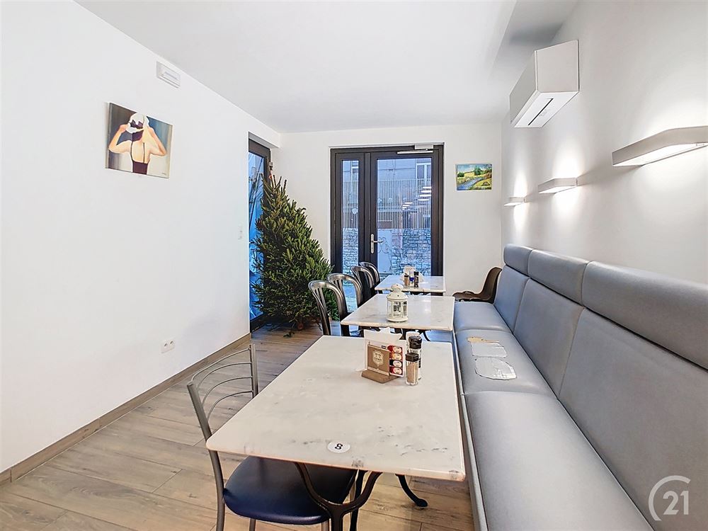 COMMERCE RENOVE AVEC 2 APPARTEMENTS EN GROS OEUVRES