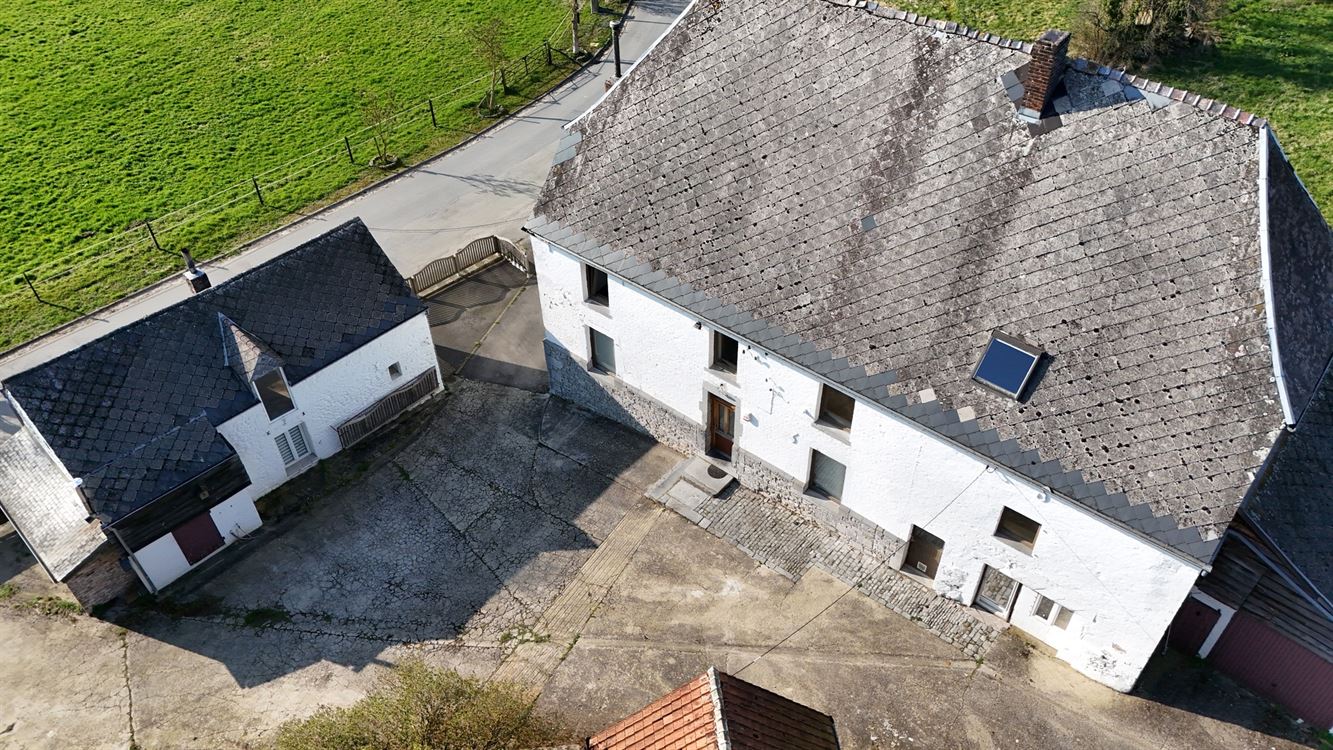 MAISON AVEC STUDIO ET GRANGE