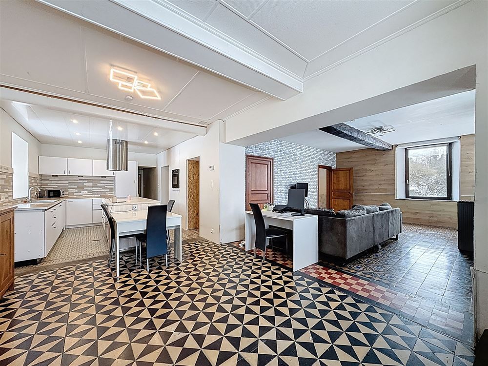 MAISON AVEC STUDIO ET GRANGE