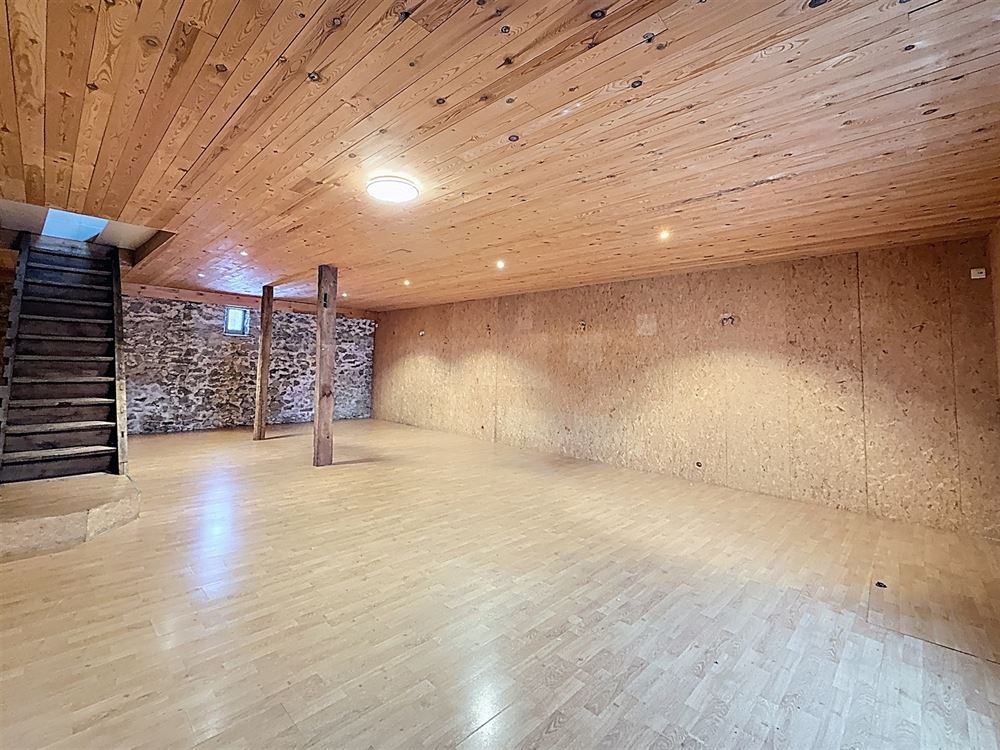 MAISON AVEC STUDIO ET GRANGE