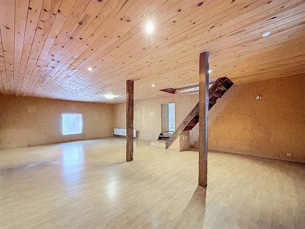 MAISON AVEC STUDIO ET GRANGE