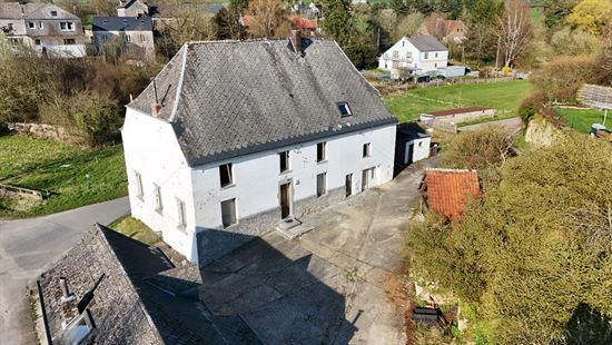 MAISON AVEC STUDIO ET GRANGE