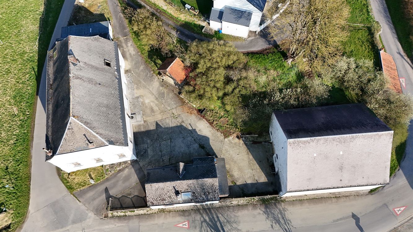 MAISON AVEC STUDIO ET GRANGE