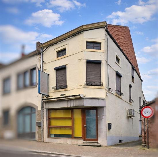 MAISON AVEC REZ COMMERCIAL - 3CH - GRENIER AMENAGEABLE