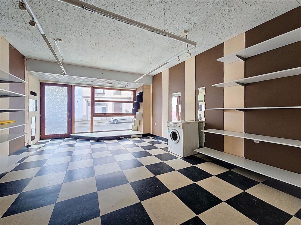 MAISON AVEC REZ COMMERCIAL - 3CH - GRENIER AMENAGEABLE