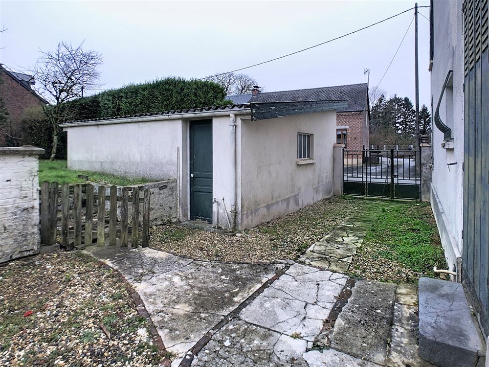 MAISON 4 FACADES A RENOVER 6 CHAMBRES JARDIN ET 2 GARAGES