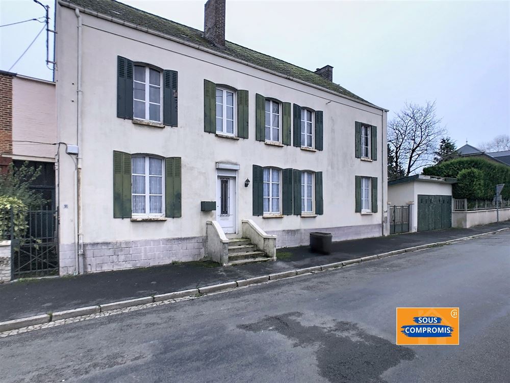 MAISON 4 FACADES A RENOVER 6 CHAMBRES JARDIN ET 2 GARAGES
