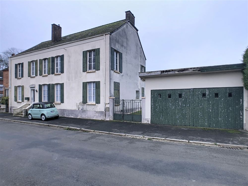 MAISON 4 FACADES A RENOVER 6 CHAMBRES JARDIN ET 2 GARAGES