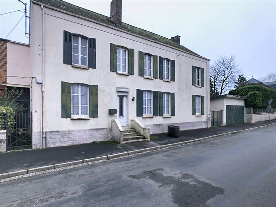 MAISON 4 FACADES A RENOVER 6 CHAMBRES JARDIN ET 2 GARAGES