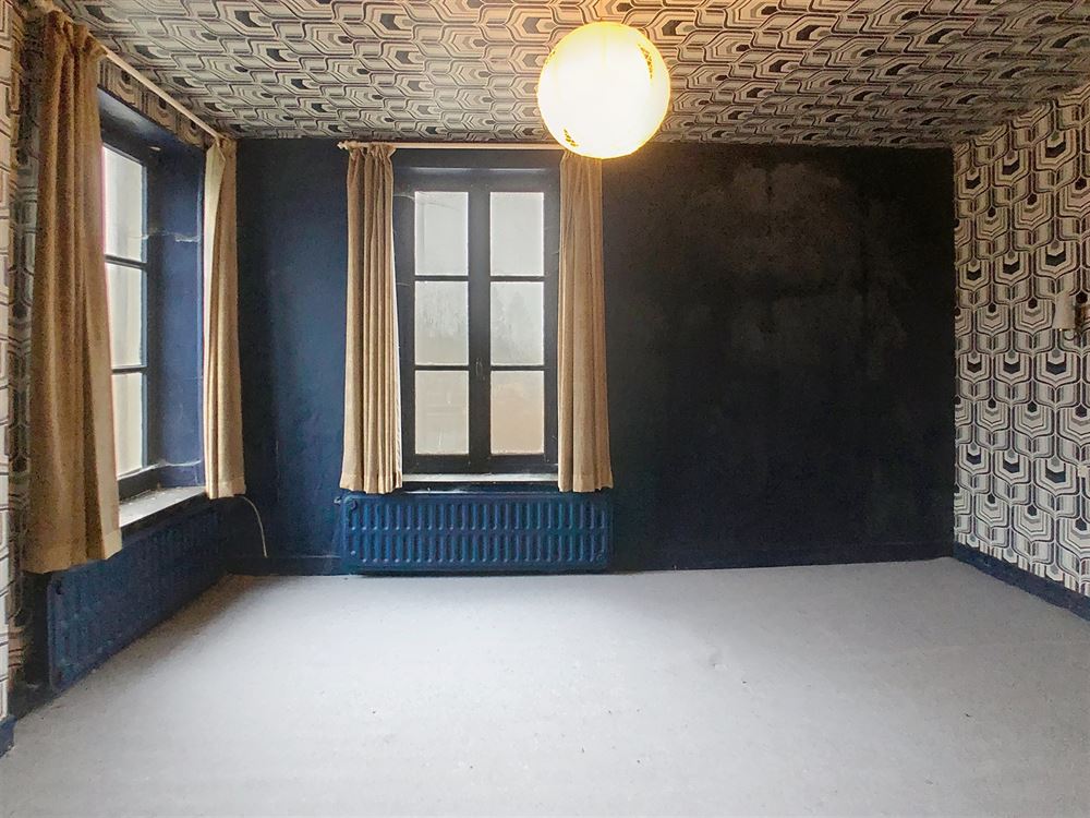 MAISON 4 FACADES A RENOVER 6 CHAMBRES JARDIN ET 2 GARAGES