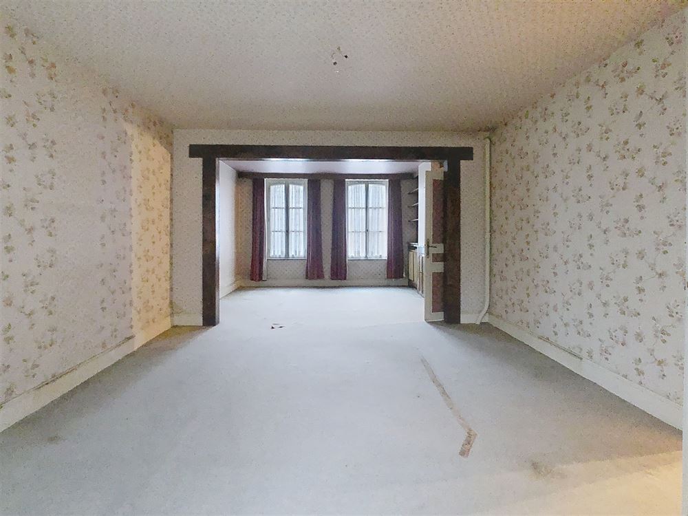 MAISON 4 FACADES A RENOVER 6 CHAMBRES JARDIN ET 2 GARAGES