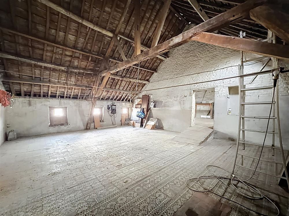 SUPERBE FERME EN CARRÉ AVEC DÉPENDANCES