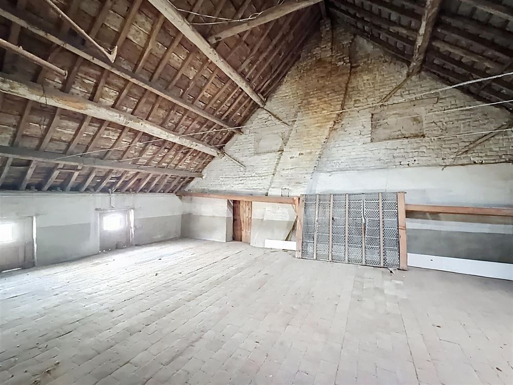 SUPERBE FERME EN CARRÉ AVEC DÉPENDANCES