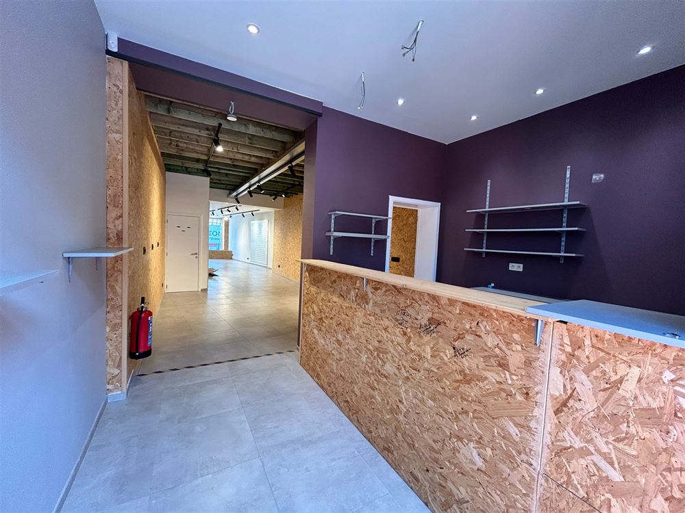REZ COMMERCIAL + APPARTEMENT