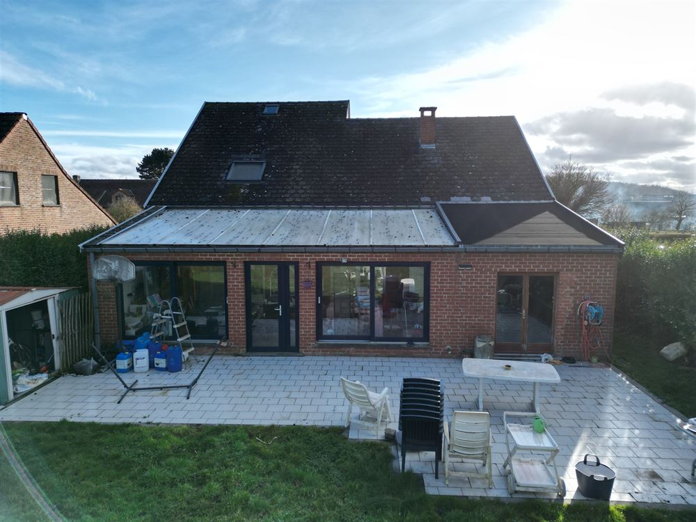 VASTE VILLA AU CALME