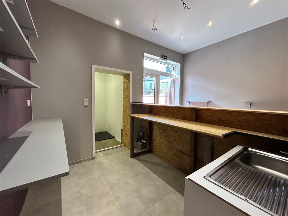 REZ COMMERCIAL + APPARTEMENT