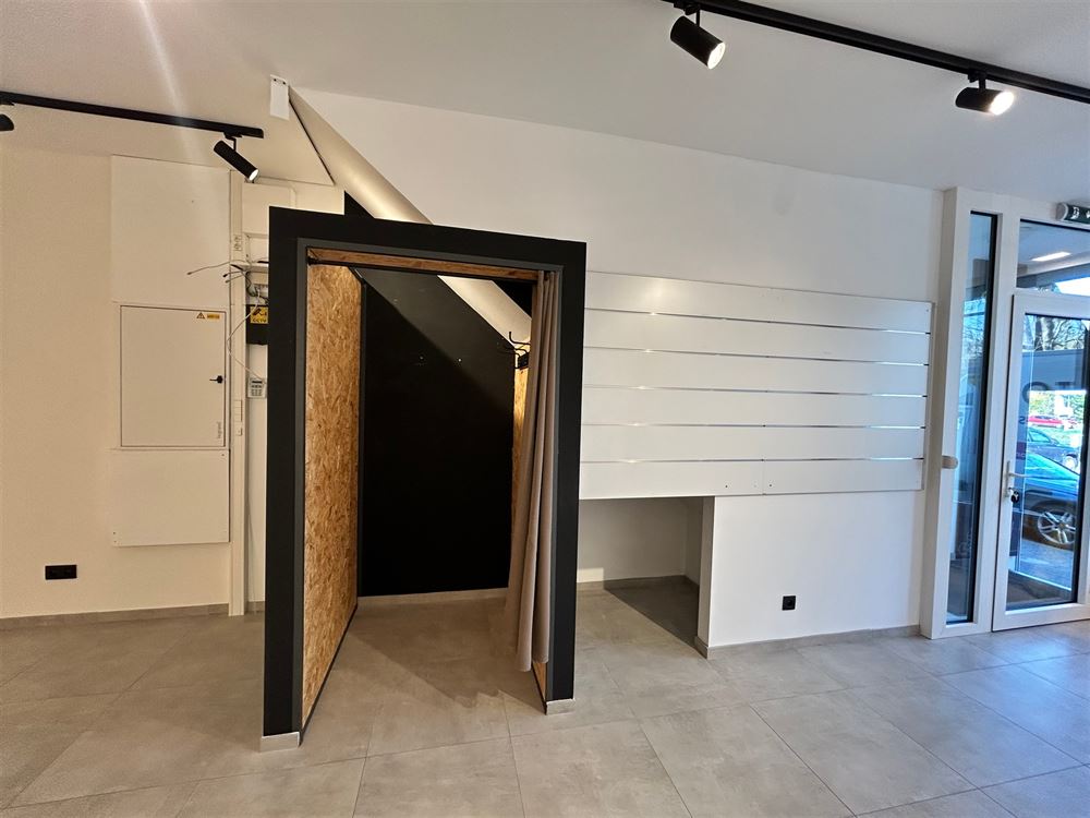 REZ COMMERCIAL + APPARTEMENT