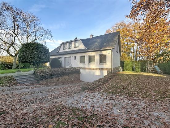 ELEGANTE VILLA BOURGEOISE SITUÉE DANS UN QUARTIER PRISÉ DE MONTIGNY-LE-TILLEUL