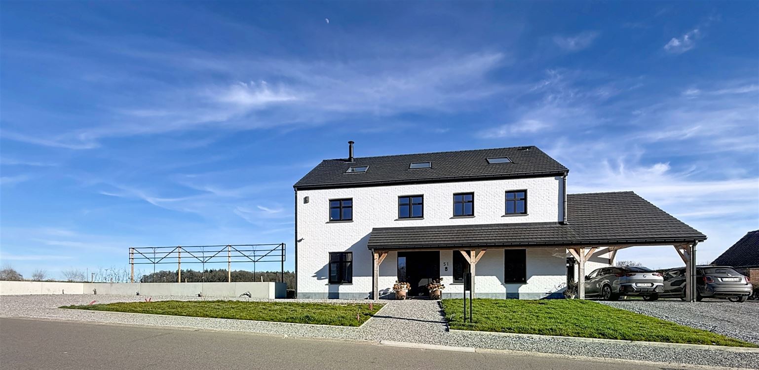 VILLA 4 FACADES