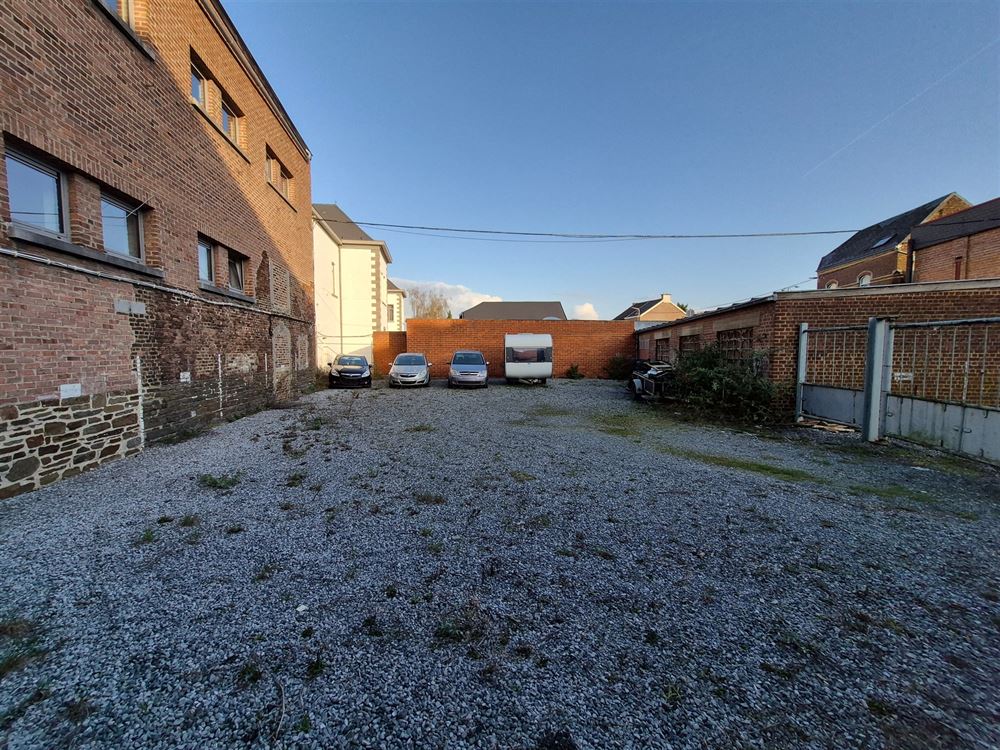 TERRAIN/PARKING