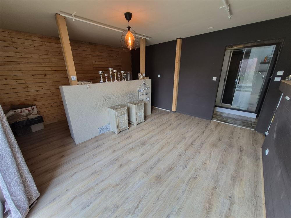 ENSEMBLE IMMOBILIER SUR VASTE TERRAIN