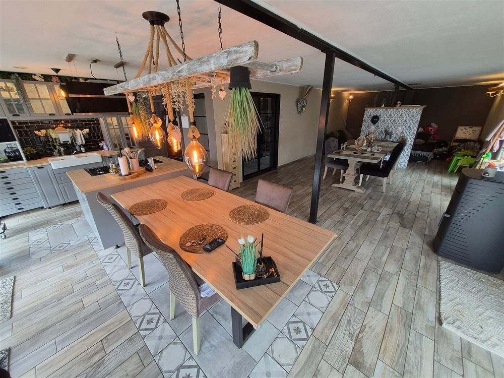 ENSEMBLE IMMOBILIER SUR VASTE TERRAIN