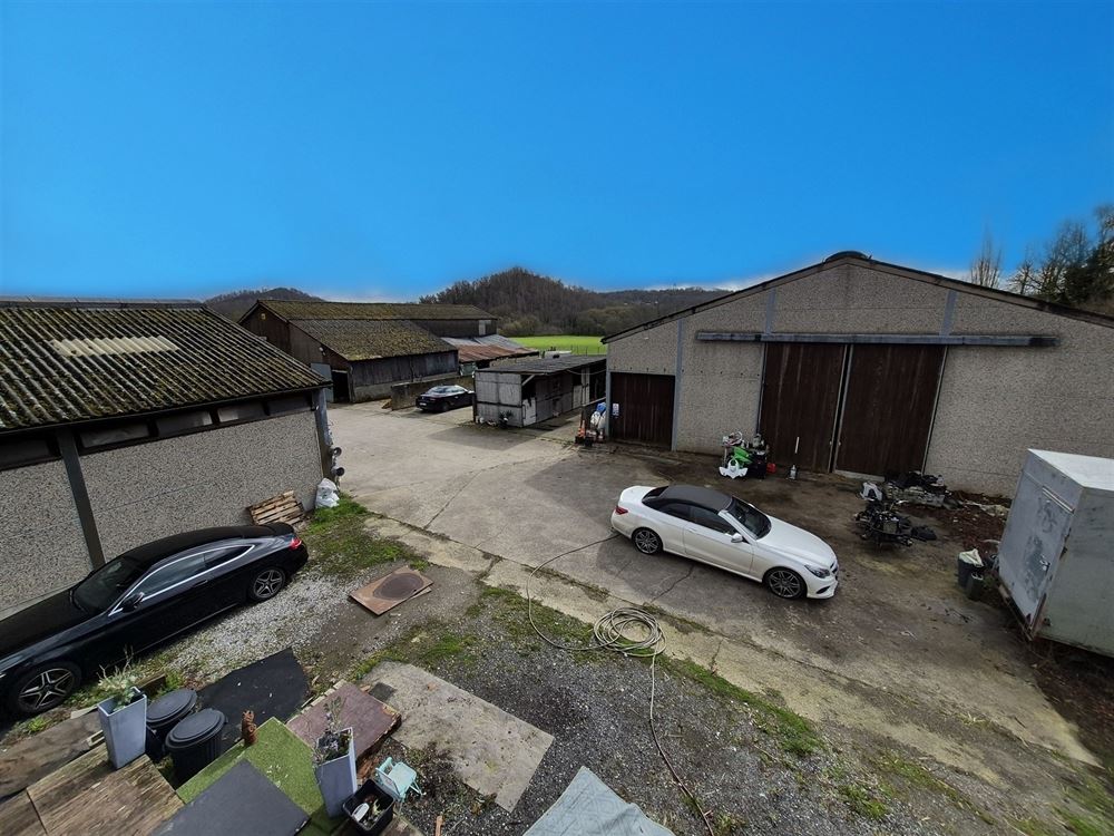 ENSEMBLE IMMOBILIER SUR VASTE TERRAIN