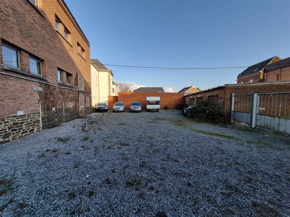 TERRAIN/PARKING