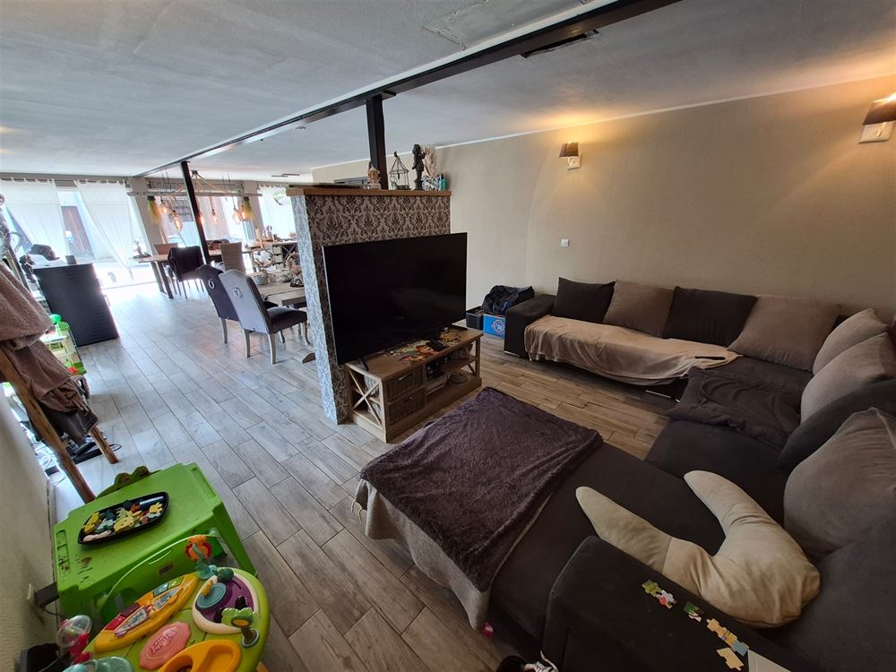 ENSEMBLE IMMOBILIER SUR VASTE TERRAIN