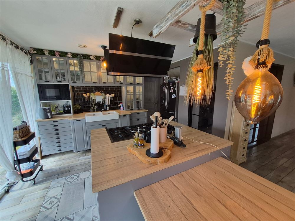 ENSEMBLE IMMOBILIER SUR VASTE TERRAIN