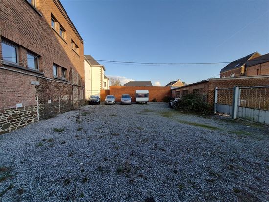 TERRAIN/PARKING