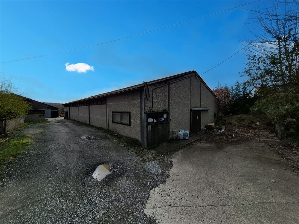 ENSEMBLE IMMOBILIER SUR VASTE TERRAIN