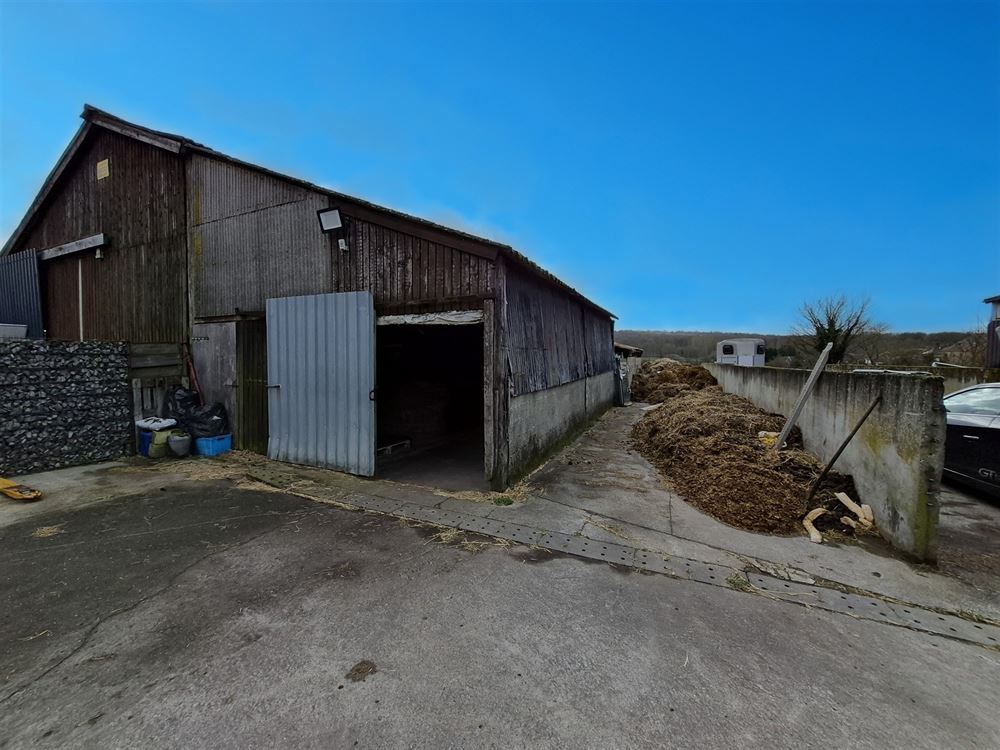 ENSEMBLE IMMOBILIER SUR VASTE TERRAIN