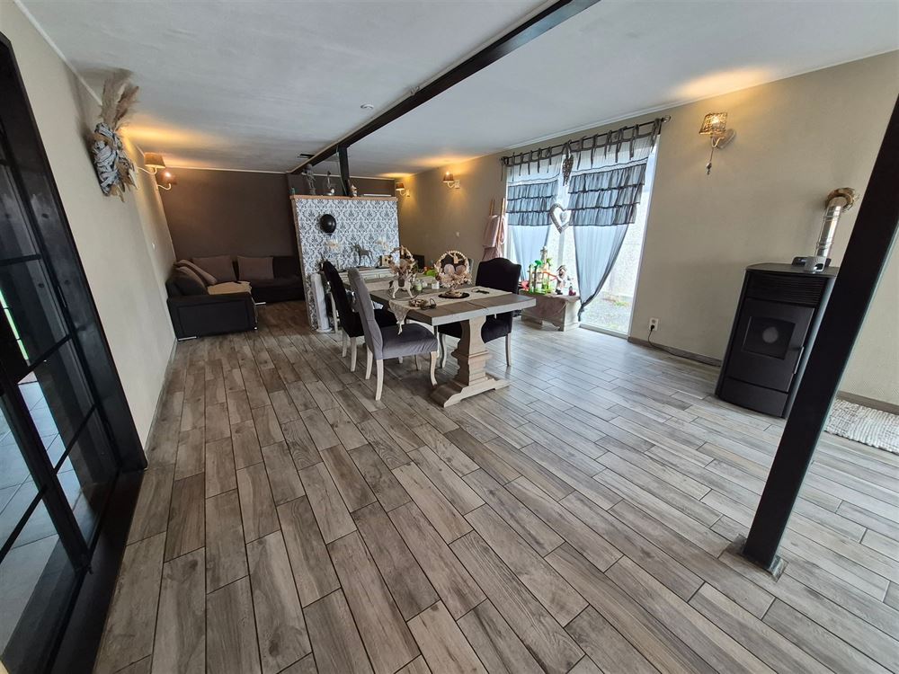 ENSEMBLE IMMOBILIER SUR VASTE TERRAIN