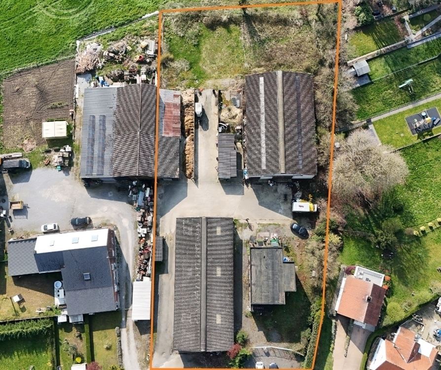 ENSEMBLE IMMOBILIER SUR VASTE TERRAIN