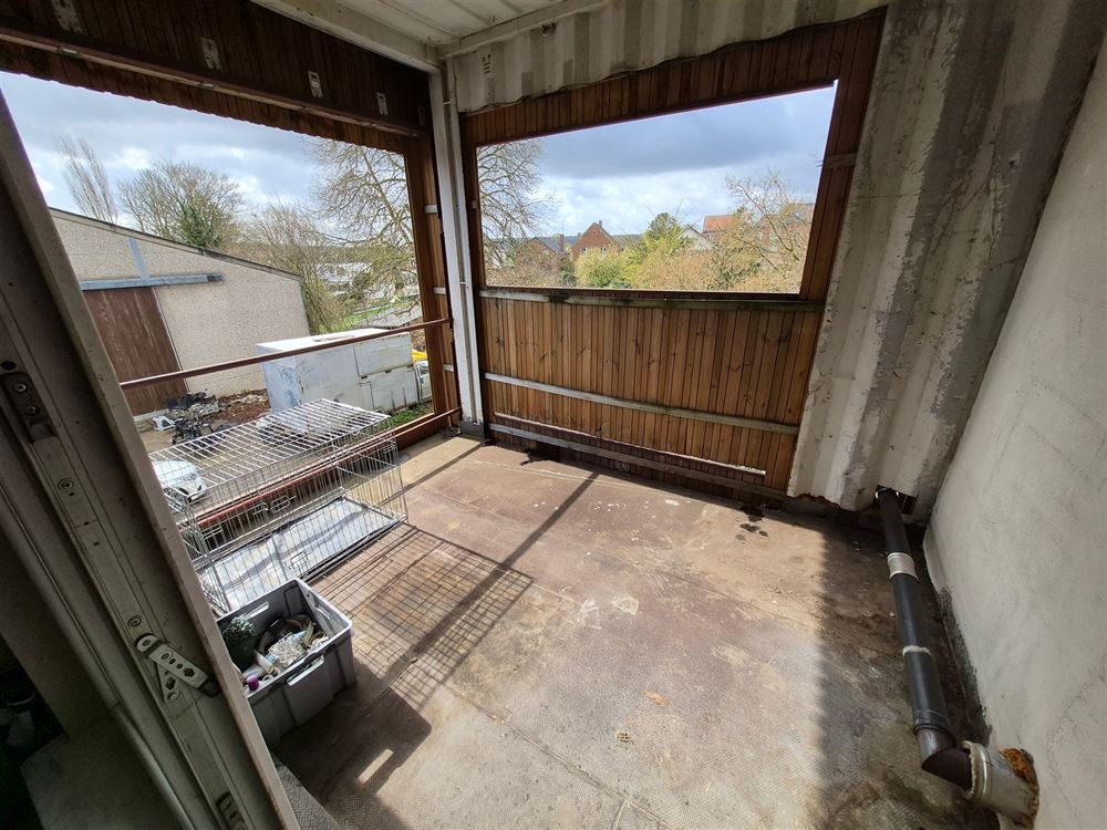 ENSEMBLE IMMOBILIER SUR VASTE TERRAIN
